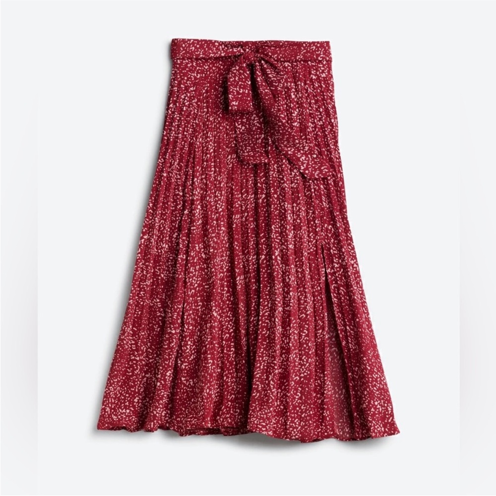 Red & White Print Pleated Skirt EUC